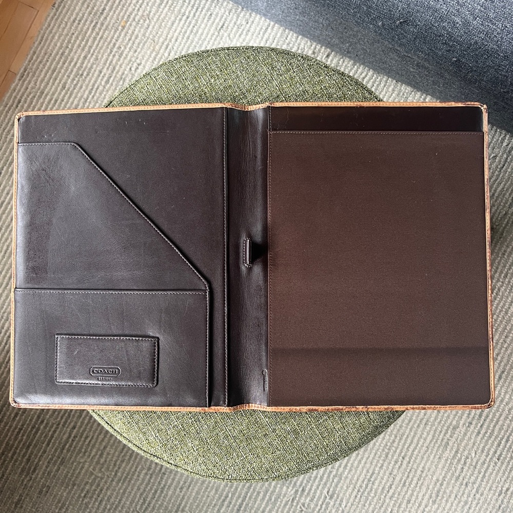 Coach Portfolio with classic Brown and Tan Logo - Picture 3 of 8